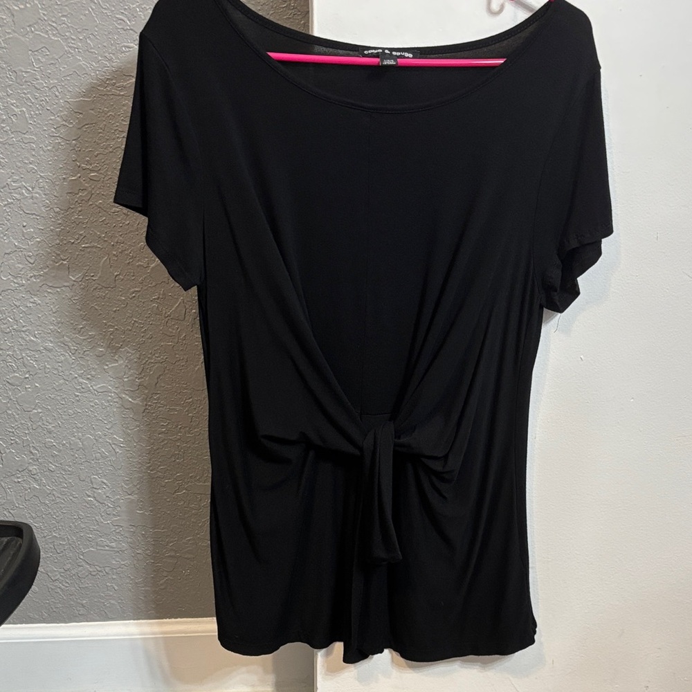 Cable & Gauge Black Short Sleeve Top